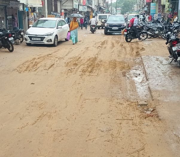 Road digging and incomplete construction create traffic problems