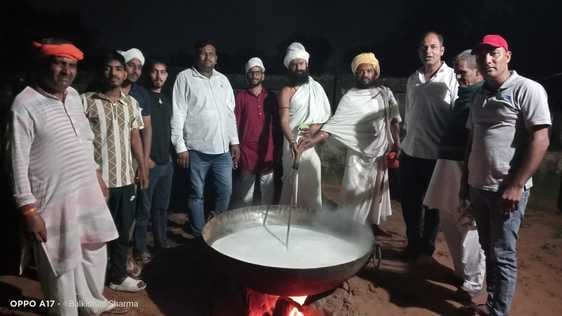 Kheer Prasad was distributed to the people in Naamwan.