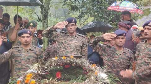 Soldier's body reaches home, sparks outcry