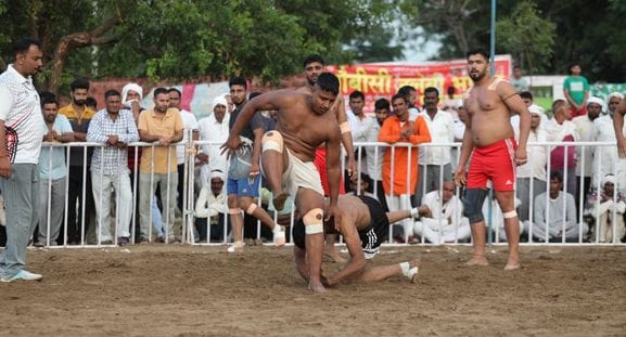 Bahu Akbarpur defeated Gaddi Khedi to win the Kabaddi Mahakumbh.