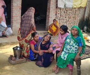 Siddharthnagar News: Brought the body of the son with the money collected as donations... hands trembled during the cremation