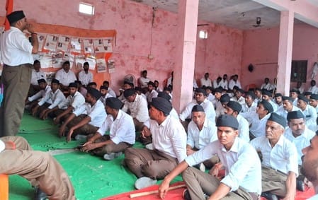Volunteers took out a procession in Kadarabad.