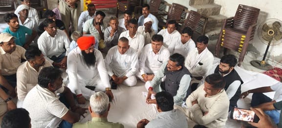 The family members tearfully expressed their pain in front of Minister Krishna Bedi.