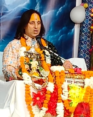 My mind has become a recluse, devotees danced to the hymn.