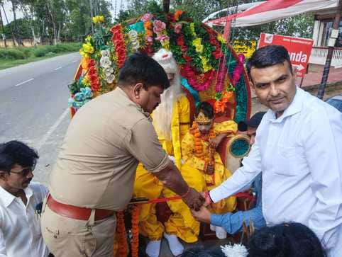 Shobha Yatra taken out on Valmiki Jayanti