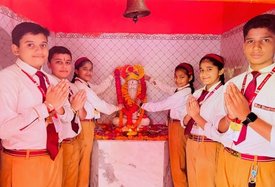 On the birth anniversary of Maharishi Valmiki, procession was held