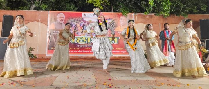 The Maha Raas was performed under the white moonlight.