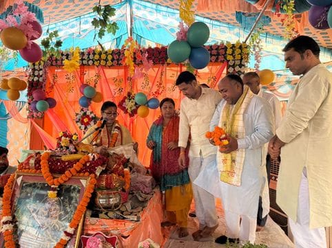 As soon as Shri Krishna was born, the pandal resounded with cheers.