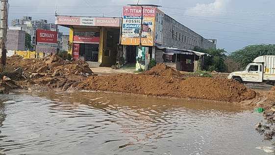 Waterlogging at the Bhiwadi Dharuhera border has led to uncontrollable conditions and route diversion.