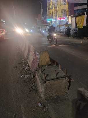 The nuts and bolts on the divider were not removed, 12 people were injured.