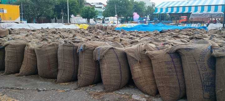 Rain intensifies cold again, waterlogging troubles people