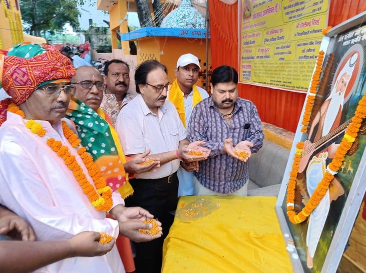 A grand procession was taken out, paying homage to Maharishi Valmiki.