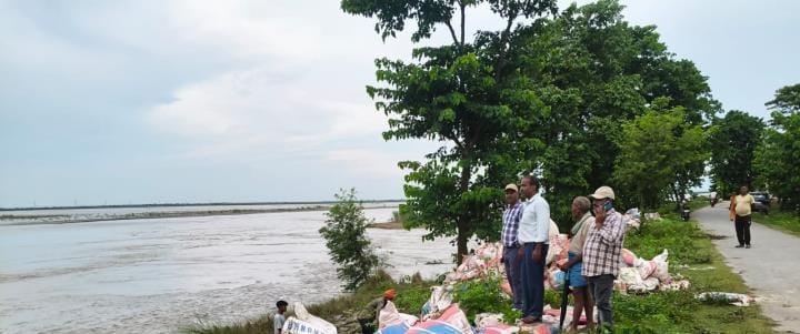 Water discharge in Gandak increased, villagers panicked, department increased monitoring