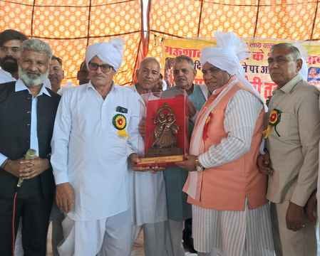 Self-reliance will be achieved through cow dung gas plants and solar panels: Pawar