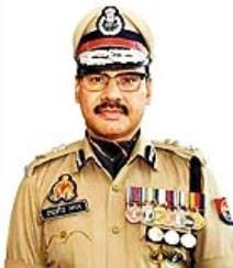 To catch criminals, he used to raid with the station in-charge.