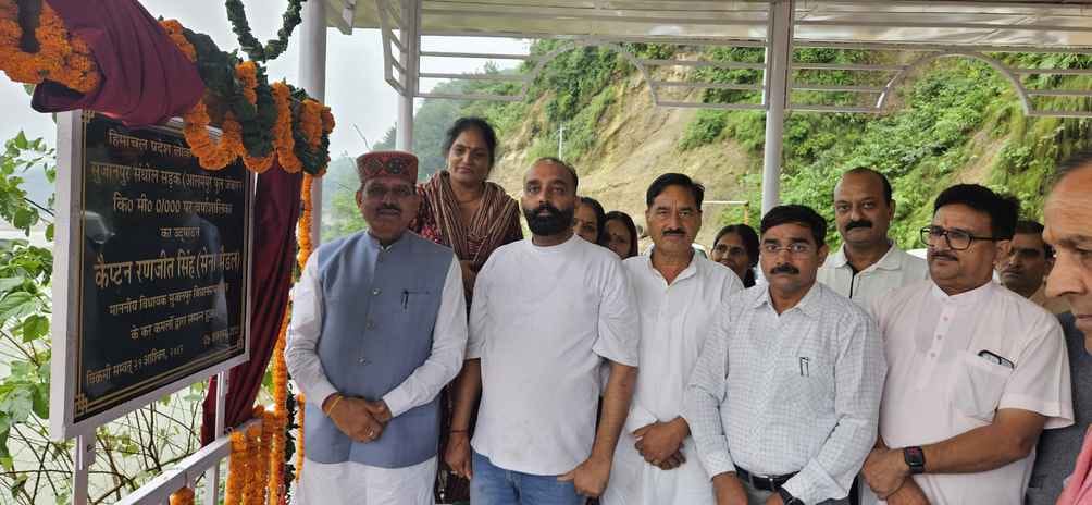 A large entrance gate will be constructed at the Sujanpur border along with the Beas bridge.