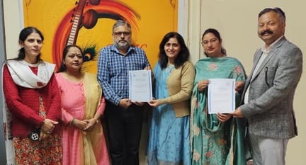MoU between Saraswatinagar College and Pratibha Spandan