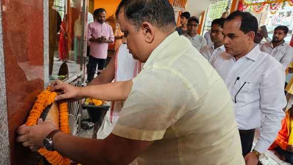 After gaining knowledge, Valmiki became immersed in devotion.