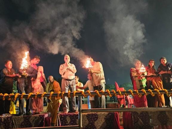 Maha Aarti on Sharad Purnima, Gomti river bank illuminated with lamps