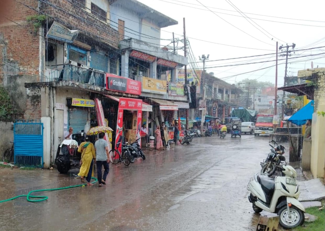 Intermittent rain, pleasant weather