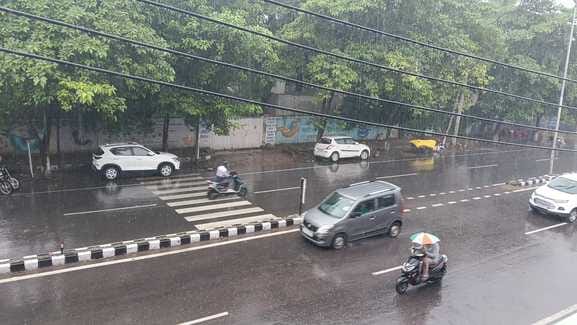 Afternoon rain brings down mercury, chills abound