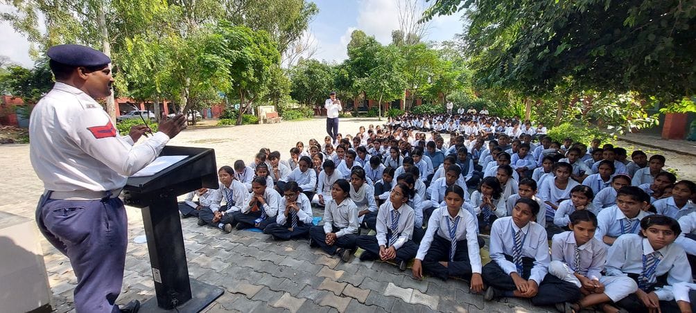 Traffic police told school children about the responsibility of road safety