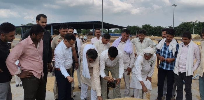 Farmer organizations expressed anger against price reduction in the name of moisture.