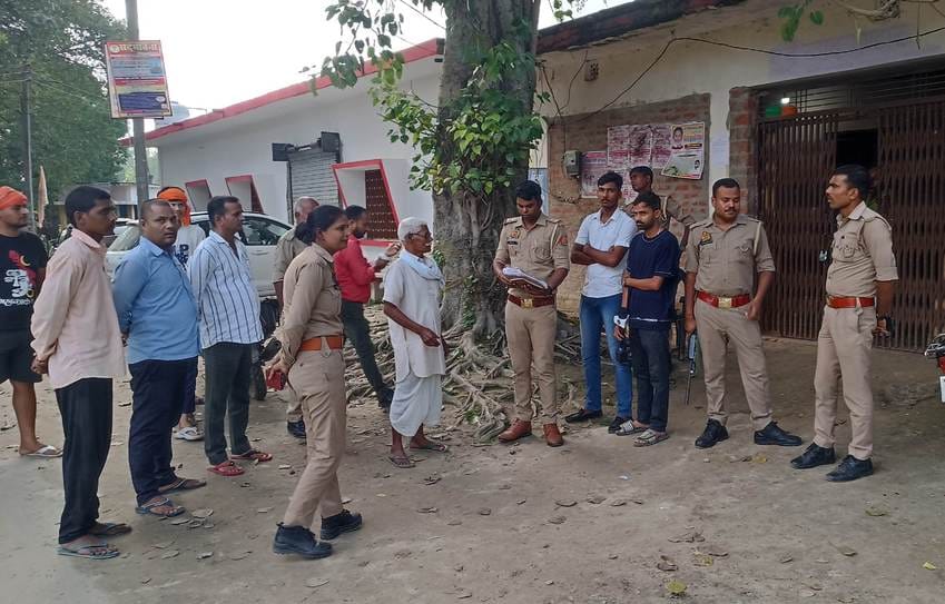 Eight and a half lakh rupees of two account holders missing from the branch of Gramin Bank Bhedaura