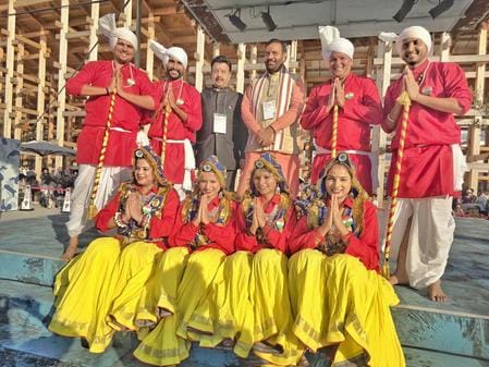 The Chief Minister met a group of Haryanvi artists who had come to the World Expo in Japan.