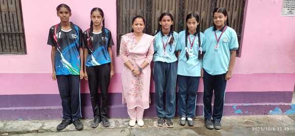 Five girl students of Nadaun school selected for district level competition