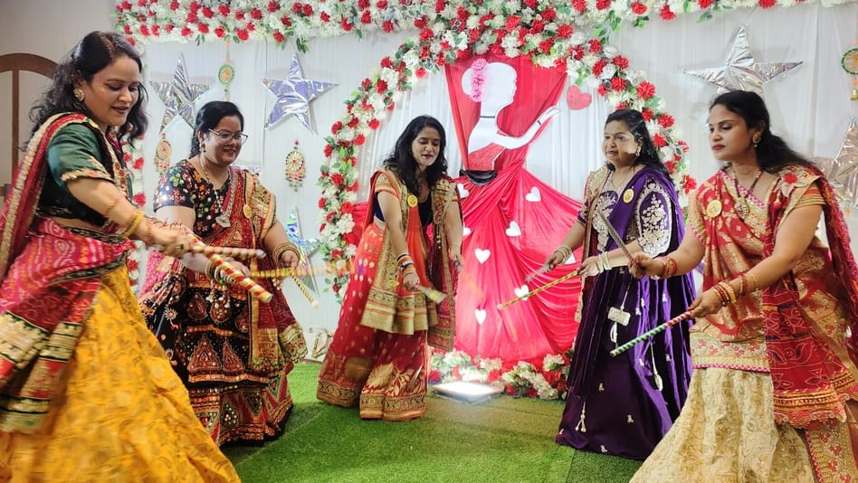 Preeti became Karwa Queen, Best Dandiya title went to Isha and Friends