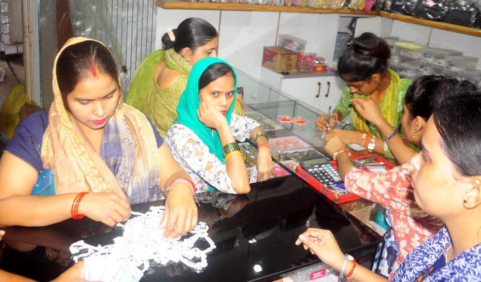 Artificial jewellery is becoming more expensive due to the rise in gold prices.