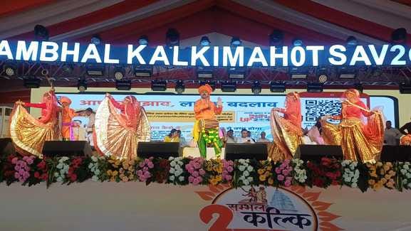 The presentation of Bundelkhandi folk dance mesmerized everyone.