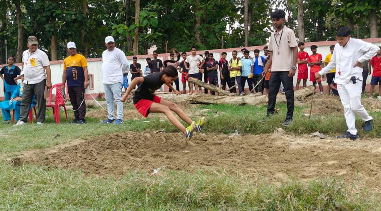 Players showed their strength in running and shot put.