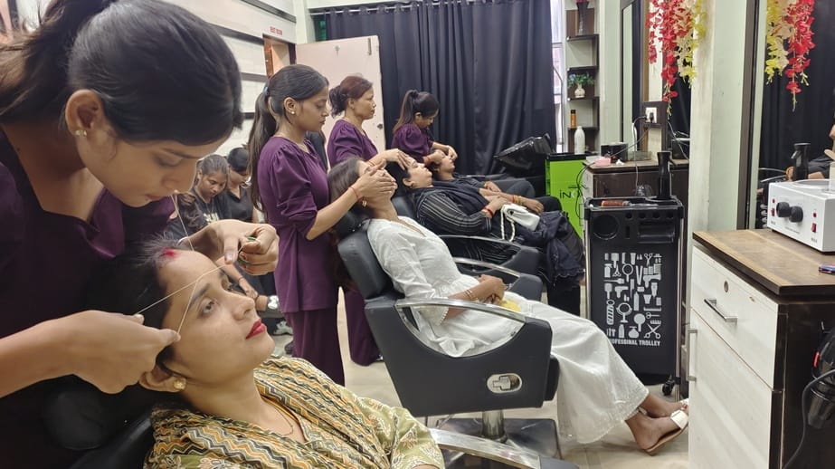 Getting ready for Sajna, bridal look makeup in trend