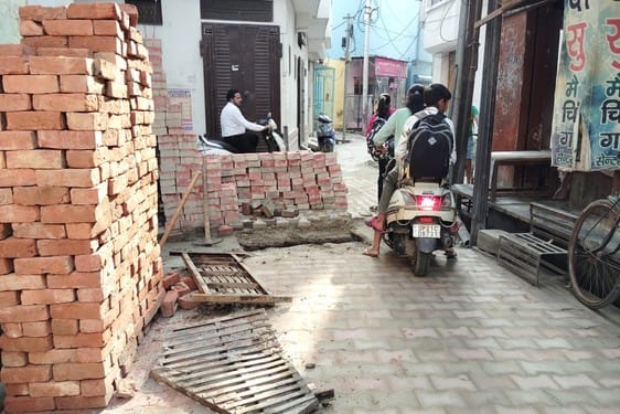 Roads in the streets and neighborhoods will be built with Rs 1.25 crore before Diwali.