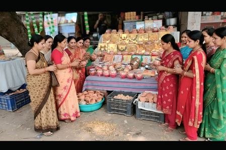 Karwa Chauth: Married women go out shopping