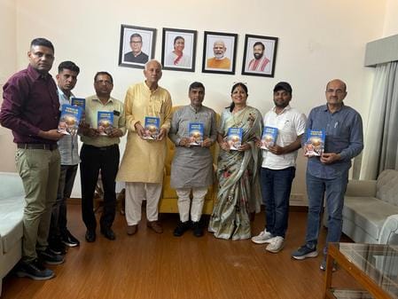 Education Minister released the book Sanatan Yatra of Navbharat.