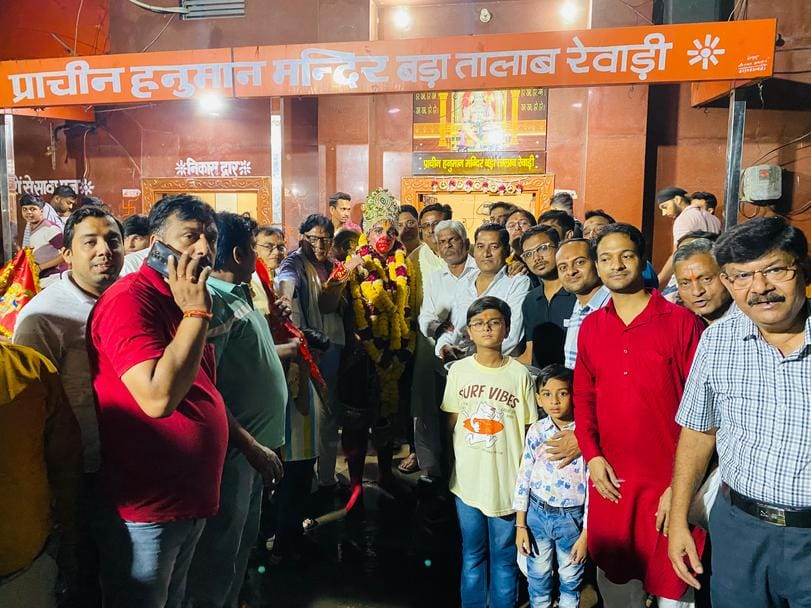 The flag was hoisted at Hanumanji's temple with great fanfare.