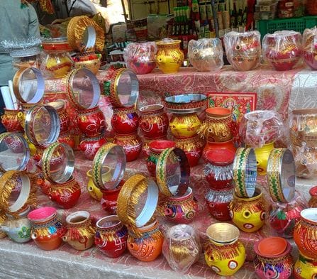 Echo of clay pots on Karva Chauth, glow increased in potters' houses