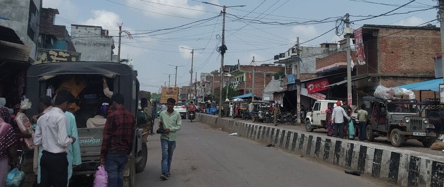 Shortage of buses in roadways, private companies are charging arbitrary fares