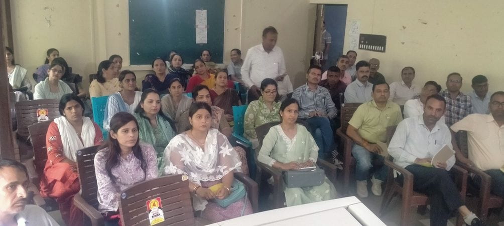 Teachers will solve the problems of teenage students