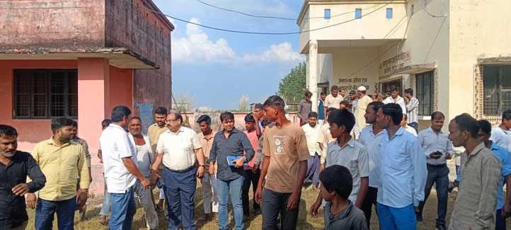 Villagers complained to the CMO that doctors do not come to the PHC