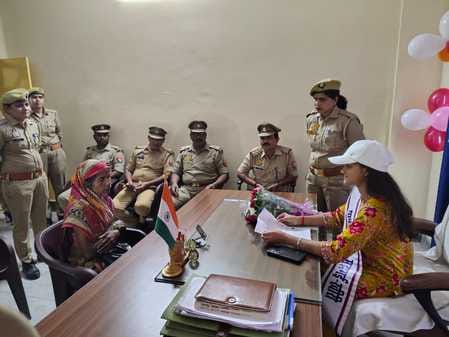 Aadya Pandey became the Majhgain police station in-charge for a day