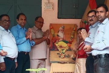 Social Harmony Forum showered flowers and organised a feast.