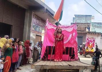 A procession was taken out on the occasion of Maharishi Valmiki Jayanti.