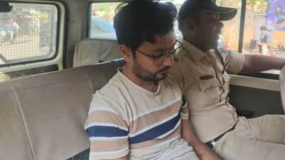 The accused of cheating of Rs 6.5 lakh was caught by the police after a year and sent to jail.