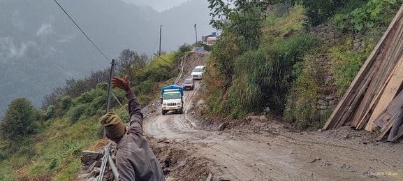 Rampur-Rohru road repeatedly blocked due to landslides
