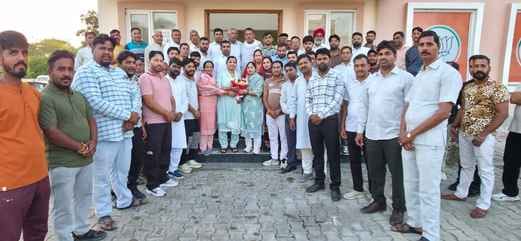 Siwan Municipal Council President Hemlata joins BJP