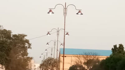 After the contract ended, the streets became dark, and the city council lacked the repair equipment.